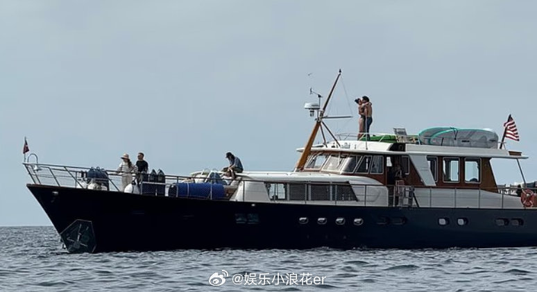 水果姐加拿大前总理恋情水果姐加拿大前总理亲吻被拍 据外媒，水果姐Katy Per