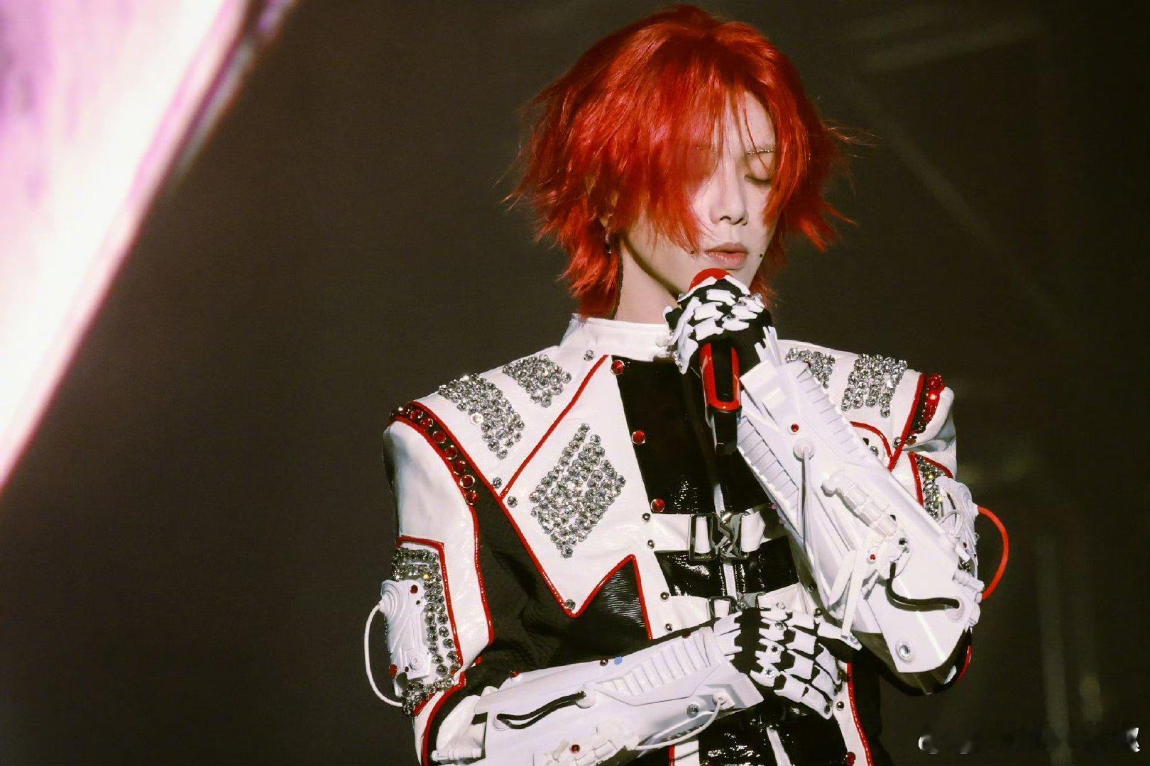 华晨宇 刚学唱歌的人就想飙高音 声鸣远扬 笑发财了！乐评人吐槽选手美声缺High