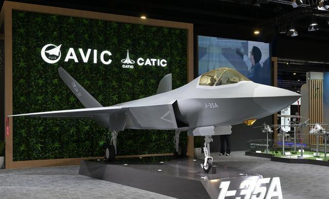 新加坡航展上，中国企业占据黄金展区，展示歼-35A隐身战机与C919客机等尖端装
