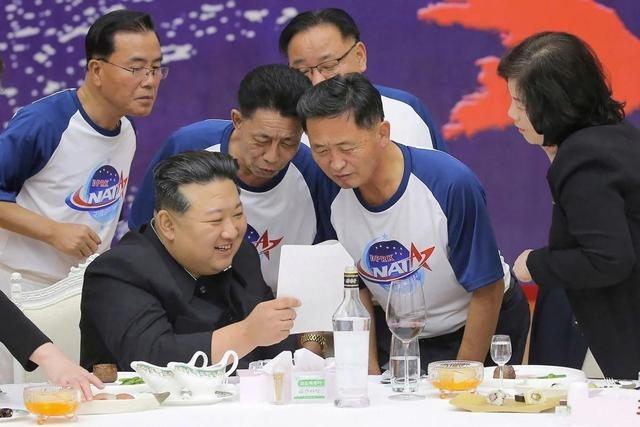 金正恩收到侦察卫星传回照片，韩国神经紧张，估计又要睡不着觉了！朝鲜的第一颗侦察卫
