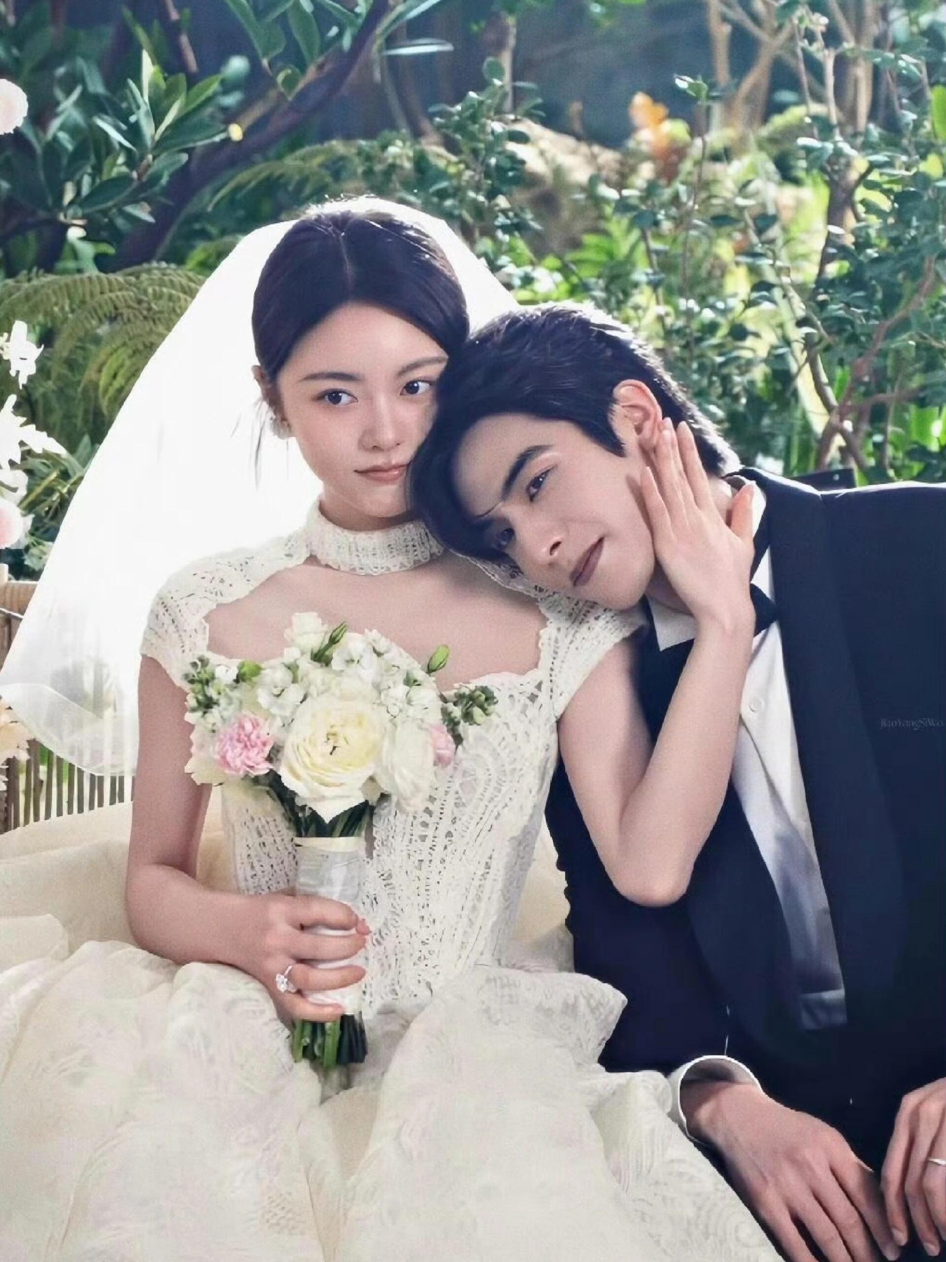 权威婚纱照四选一，内🐟现偶婚纱照，你们喜欢哪个？ 