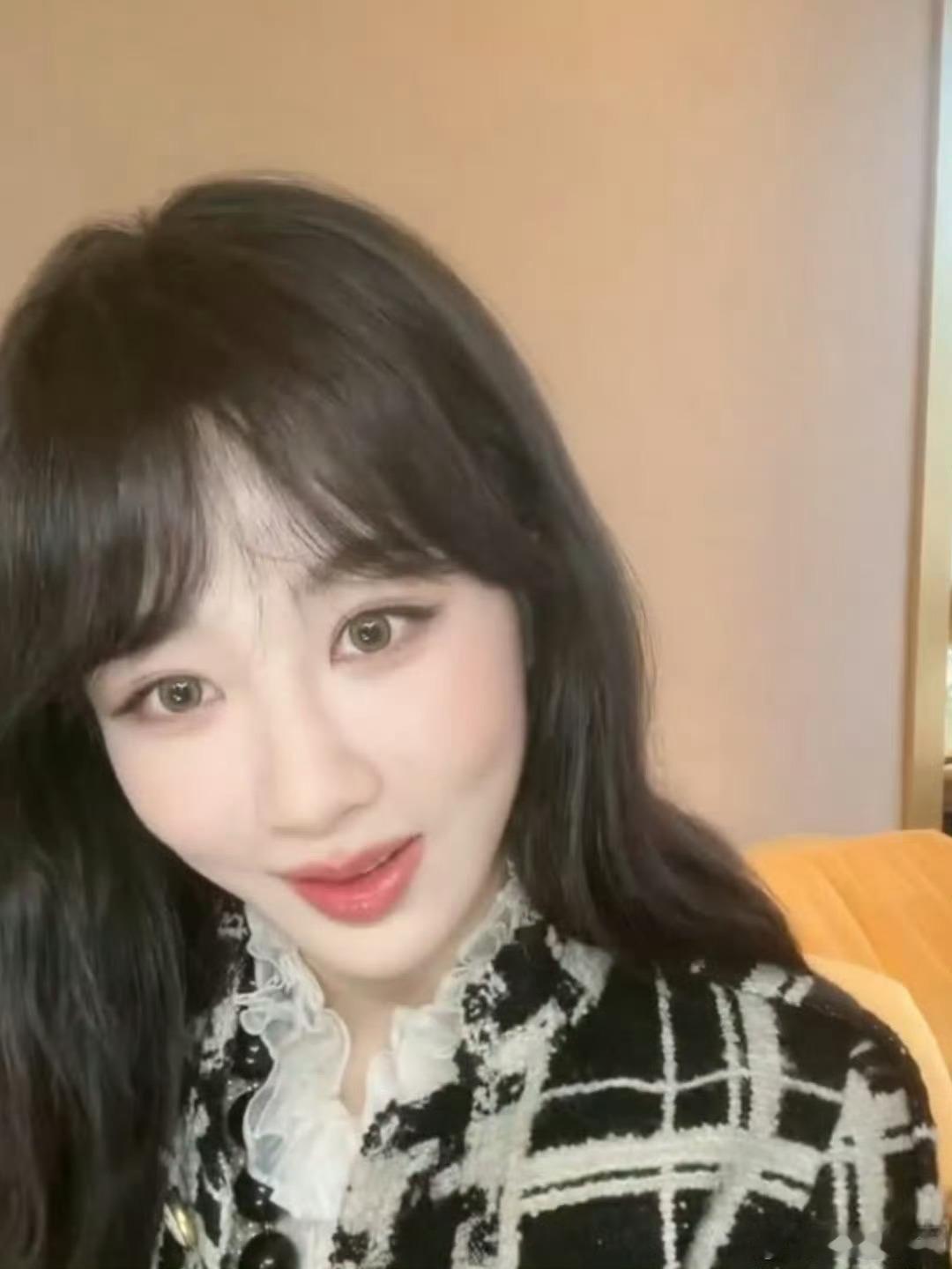 杨紫的年龄是真的上来了[挖鼻][挖鼻] ​​​