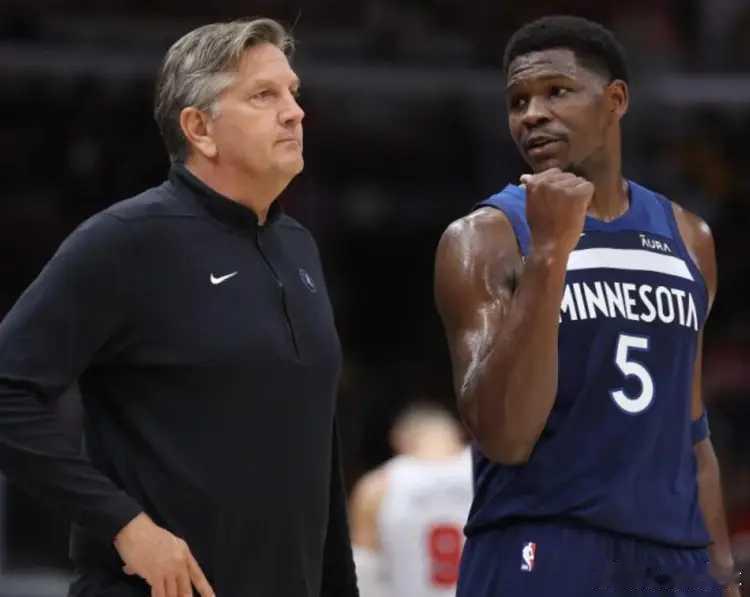 12月22日NBA官方宣布，明尼苏达森林狼队主教练克里斯-芬奇因在战胜俄克拉荷马