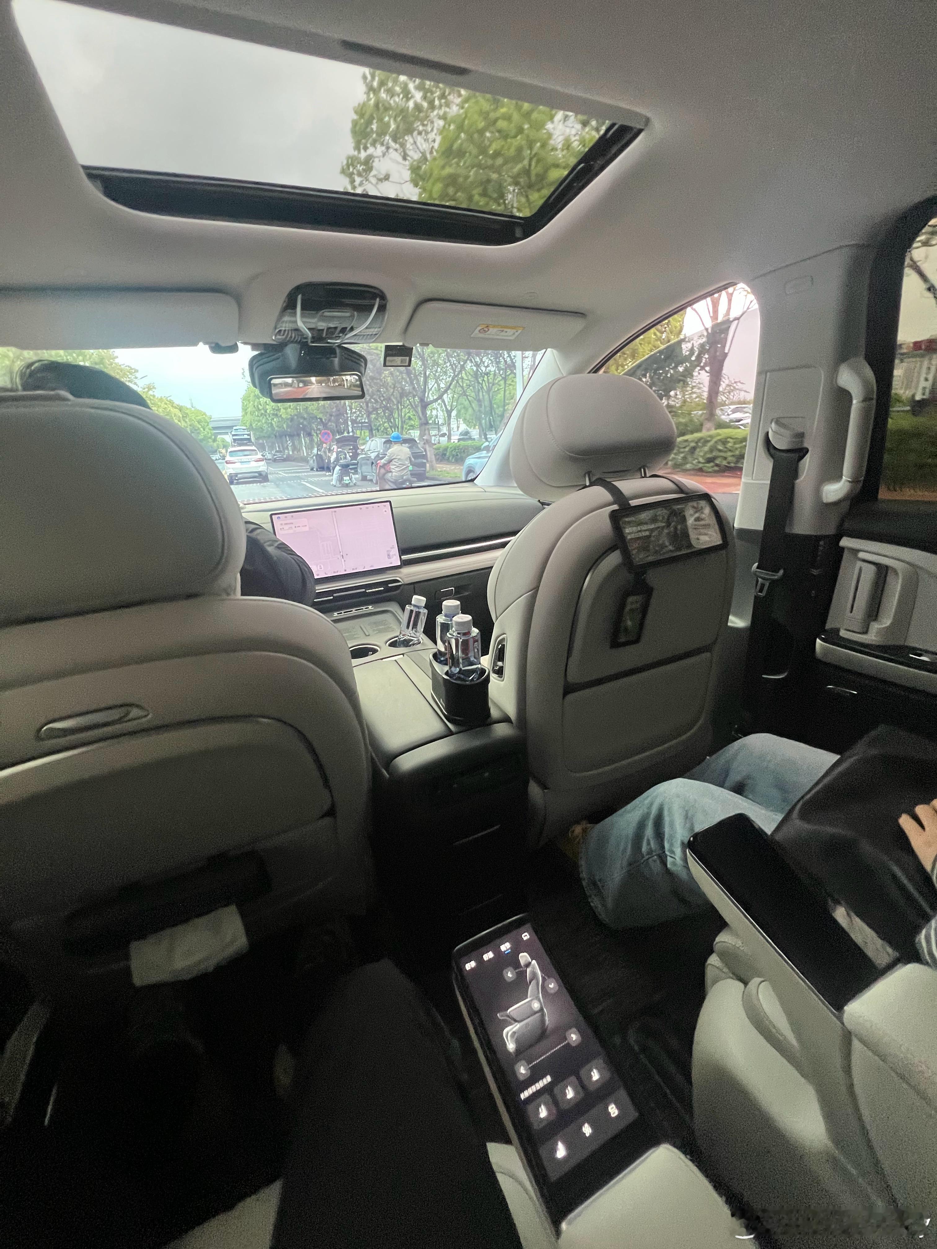 真不行，打完球，到现在还全身痛，两天了🙉🙉🙉我现在坐车上，腿怎么放都不舒服