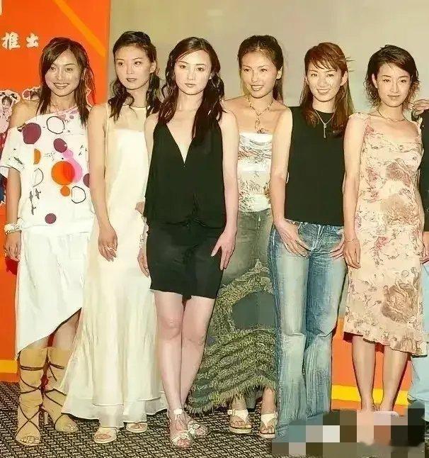 《还珠格格3》女主演们无滤镜全素颜！以现在的审美观看，确实有些土里土气，不够精致