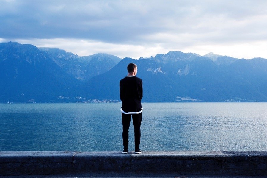 你的人生永远不会辜负你的。那些转错的弯，那些走错的路，那些流下的泪水，那些滴下的