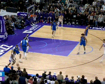 努尔基奇试图背身错位打弗拉格，并不轻松[思考] ​​​