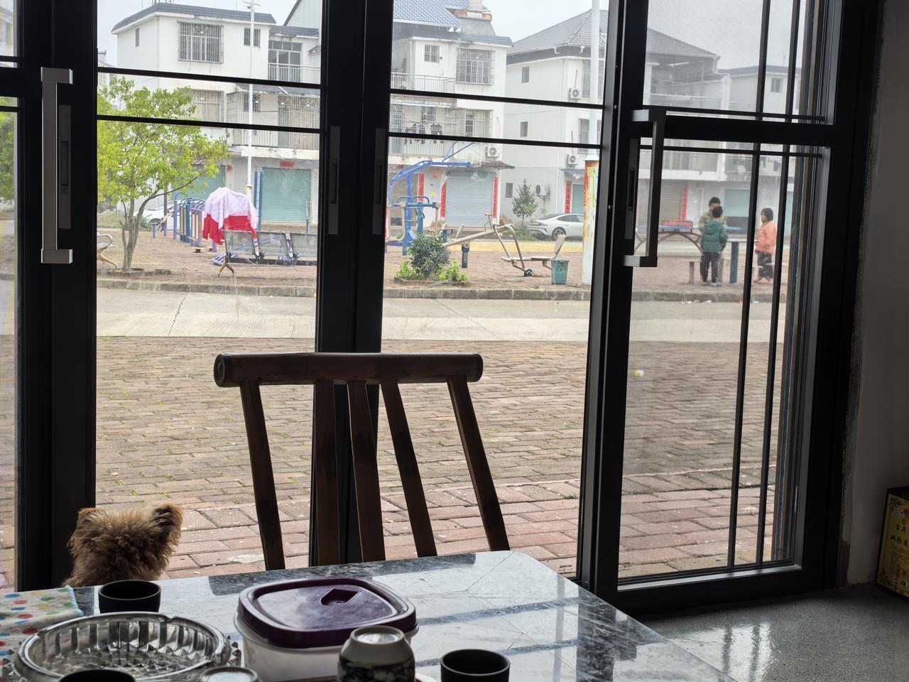 农村的周日是啥样的？
终于明白城市人向往农村生活了。
早上8点的农村，
太阳是晒