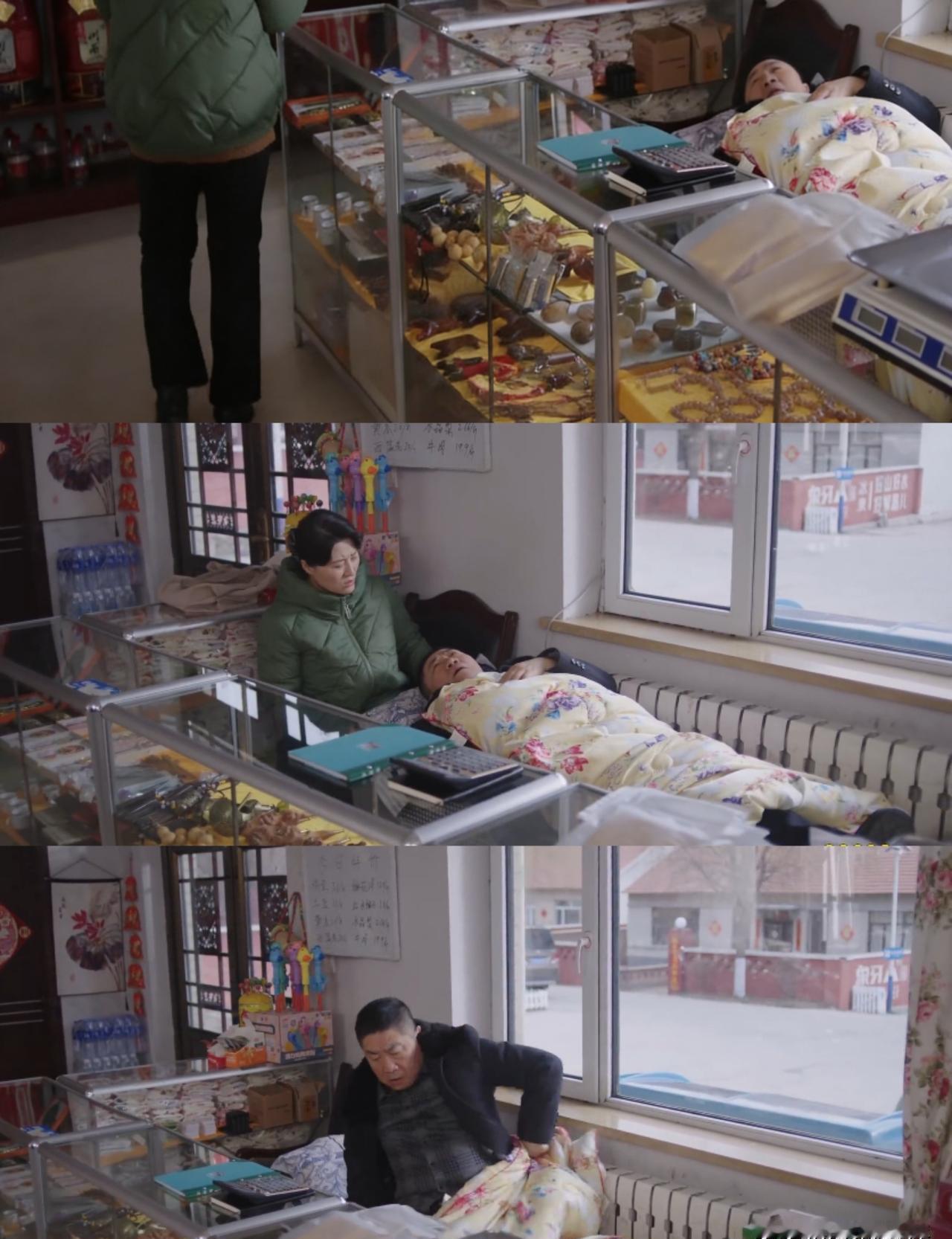 大脚超市快黄了？
货架上黄胶手套旁边，开始摆包浆菩提和文玩葫芦了。
以前进门是酱