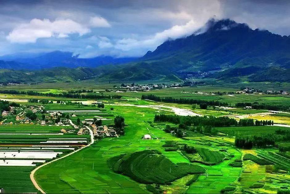 肖说道老肖漫谈初心易学 厚德如大地，静默无言却孕育万物生长  。福报似春种，不在