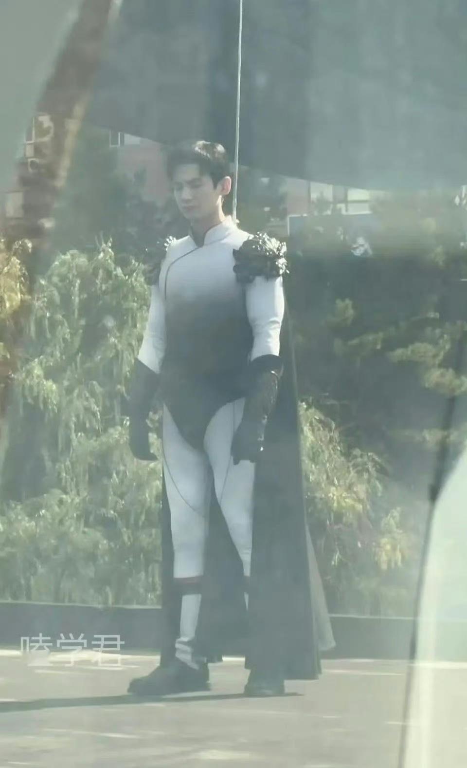 白敬亭这造型也太虐了，原来他也是五五分啊 ​​​