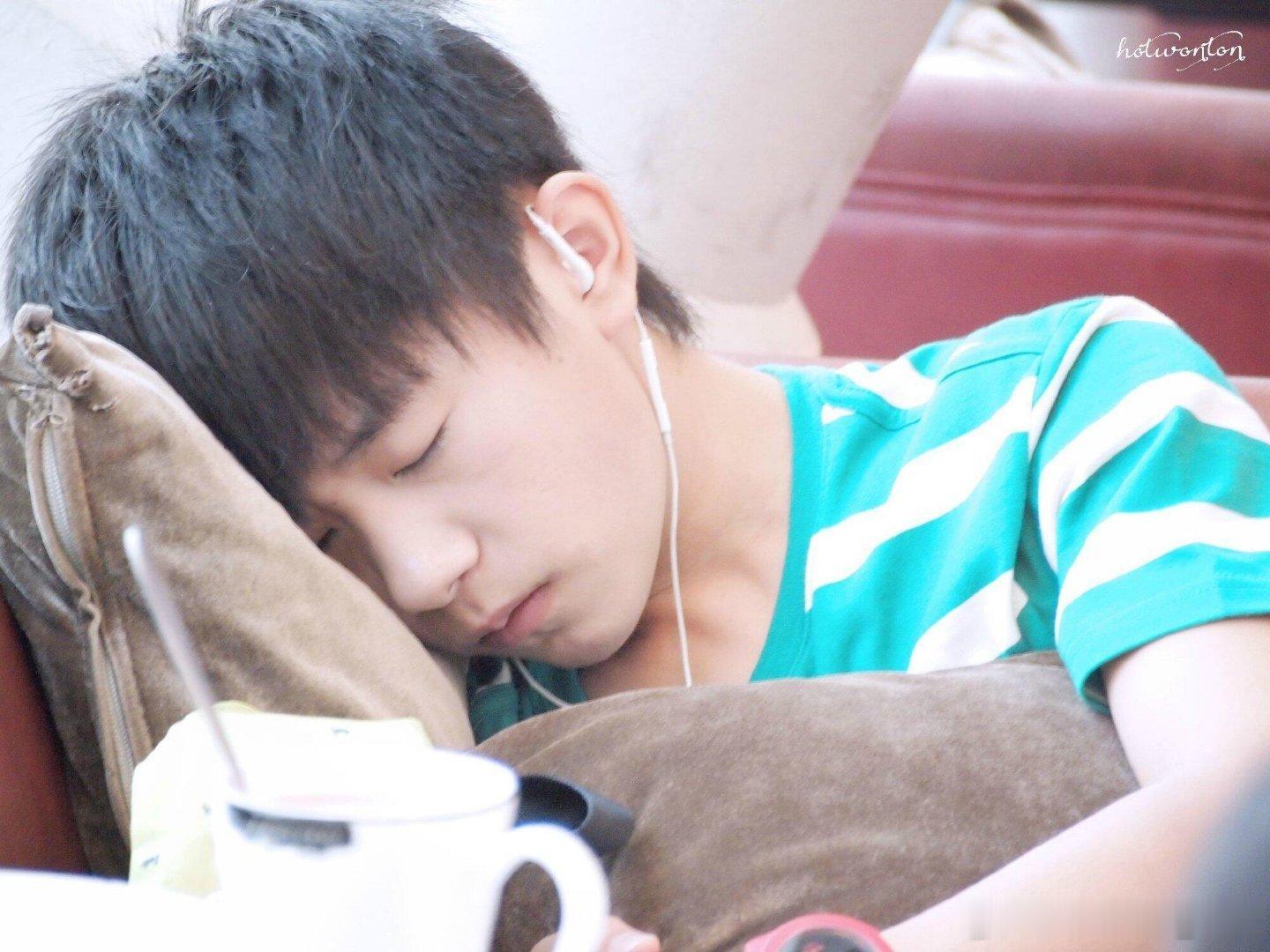 TFBOYS 🍀TFBOYS 🍀TFBOYS三人同行我看向彩虹，满眼他的笑容