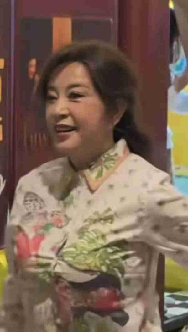 刘晓庆参2026年5月14日电影《一个男人和一个女人》的北京首映礼现场。
 
