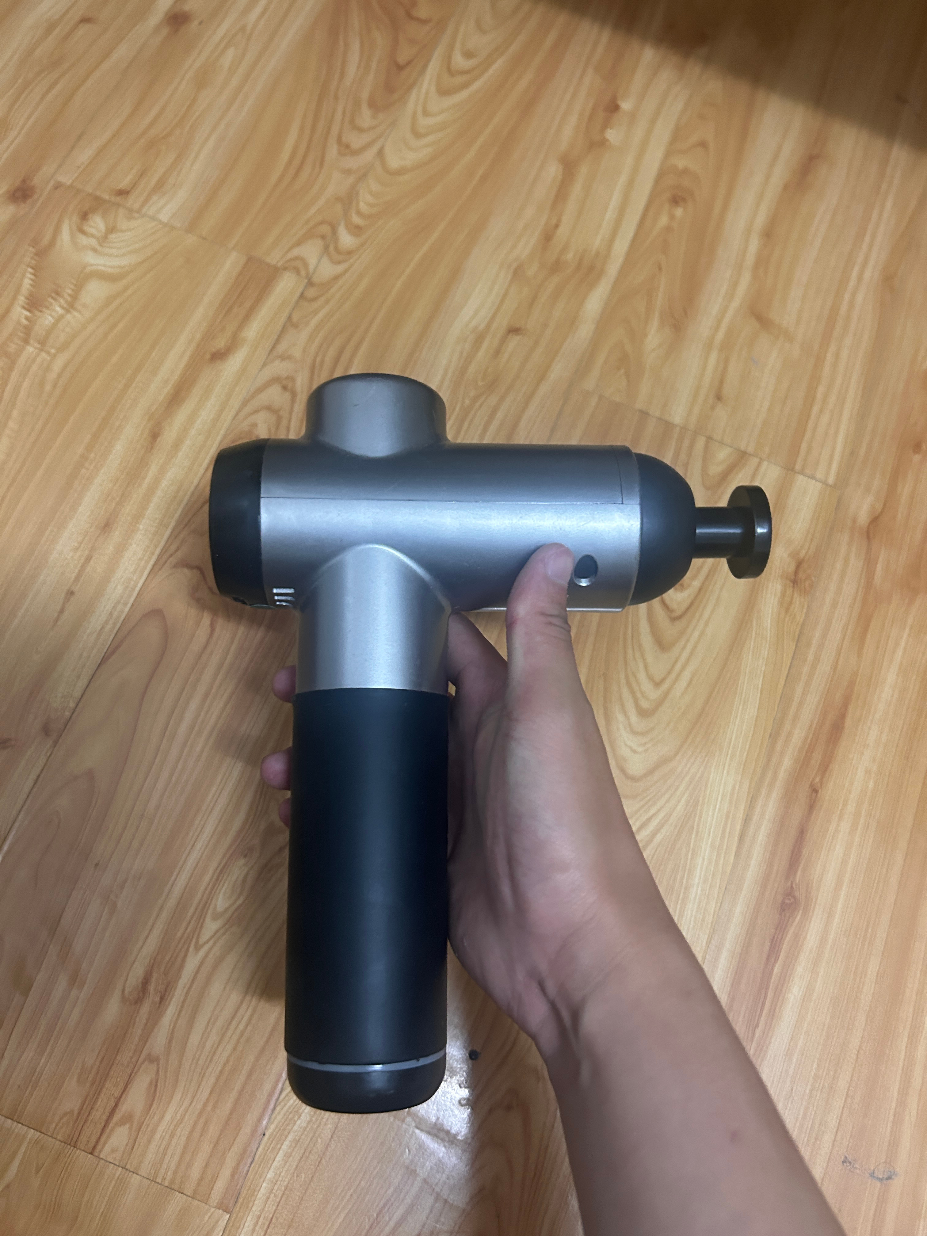 用筋膜枪一定要避开4个部位以前健身一时性起买了一个筋膜枪，结果用了几天就没用过了
