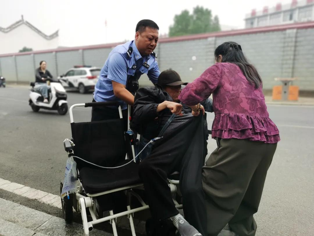 重阳敬老送安全，益阳交警护“银发”平安出行