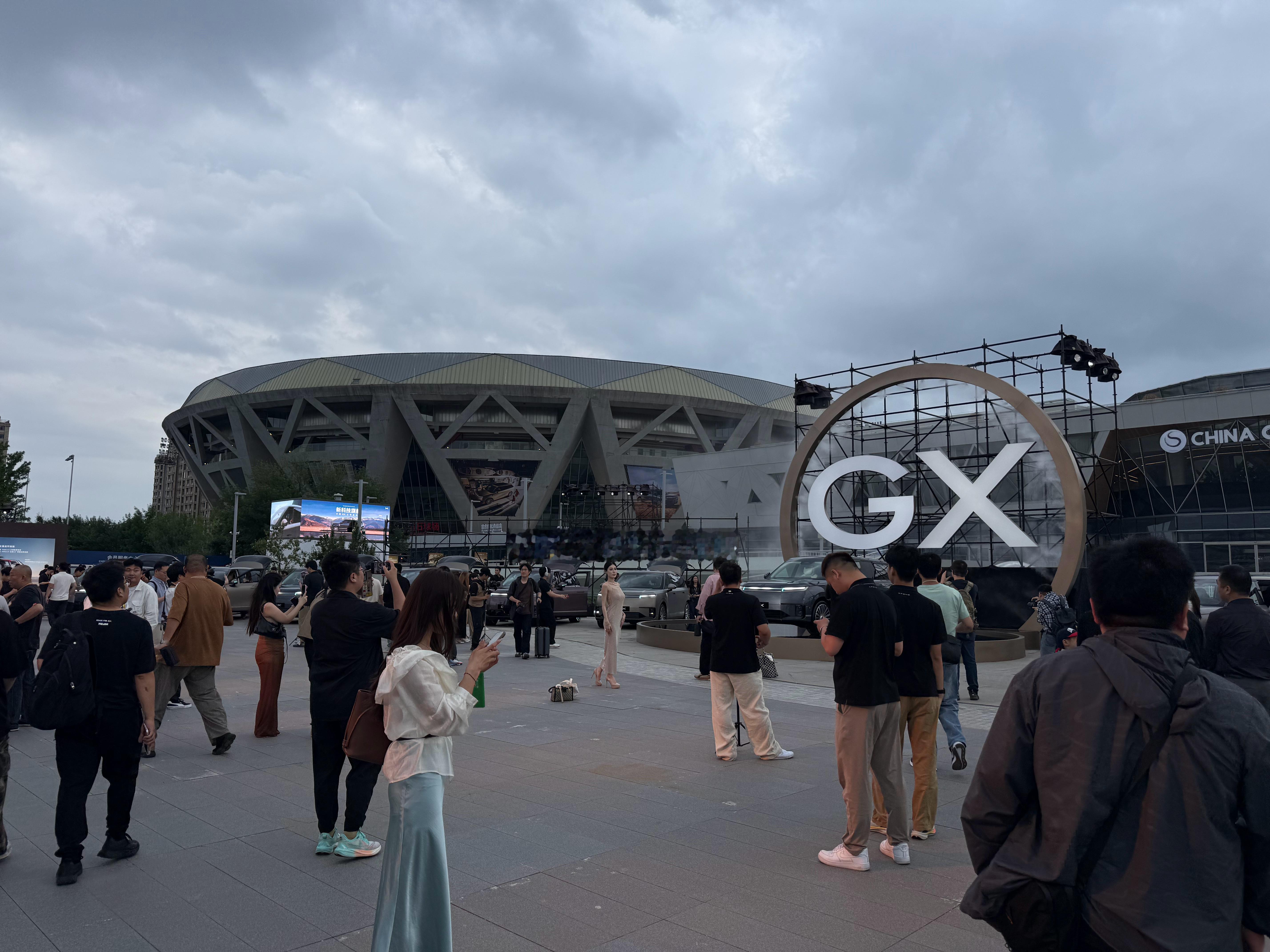 来咯 来咯 到小鹏GX发布会现场了大尺寸车身配上这套设计，气场是真的足！AI、智