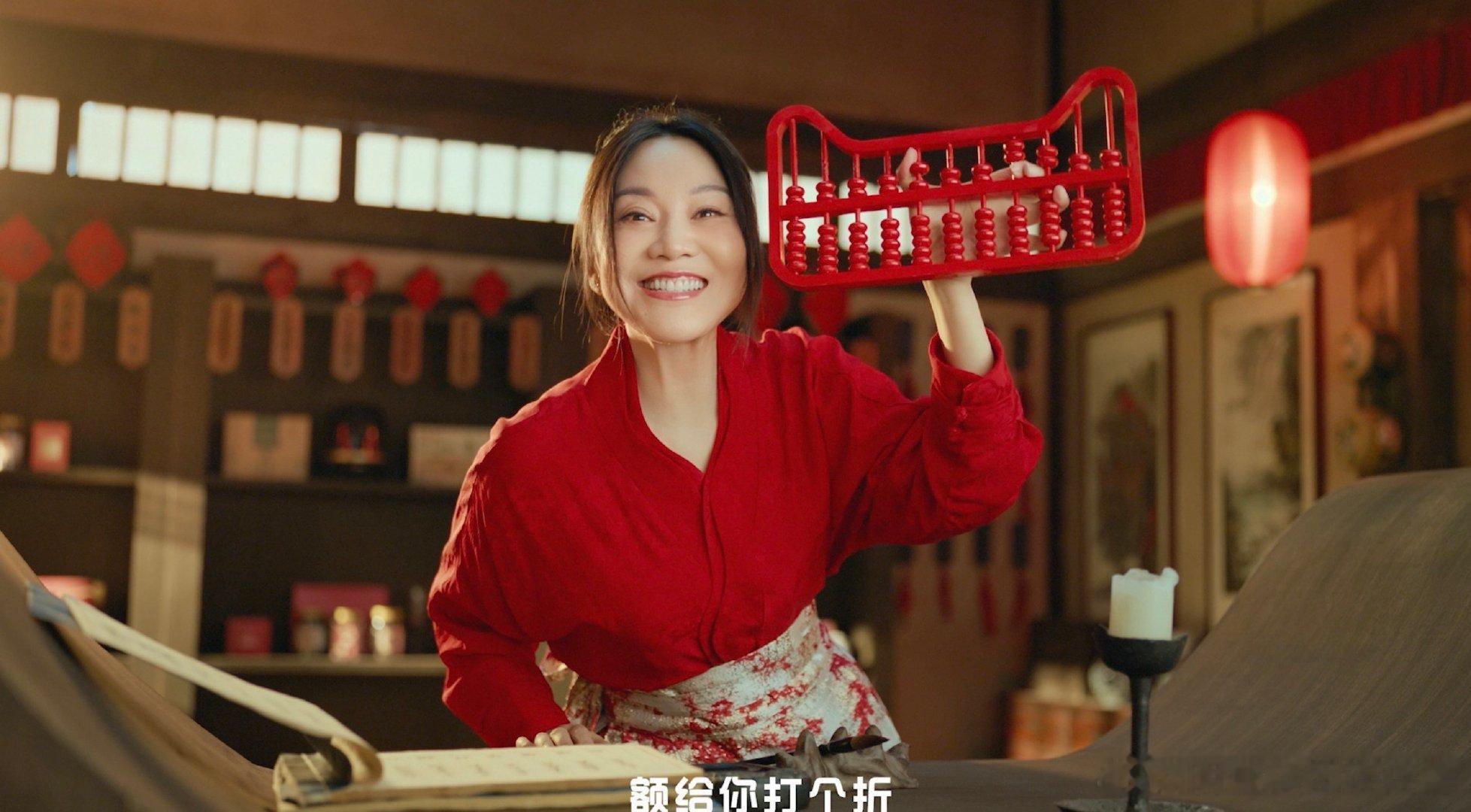 #闫妮说天猫双11美低狠#  哎哟喂！听闫妮那陕西腔一出，简直绝了！新短片里，她