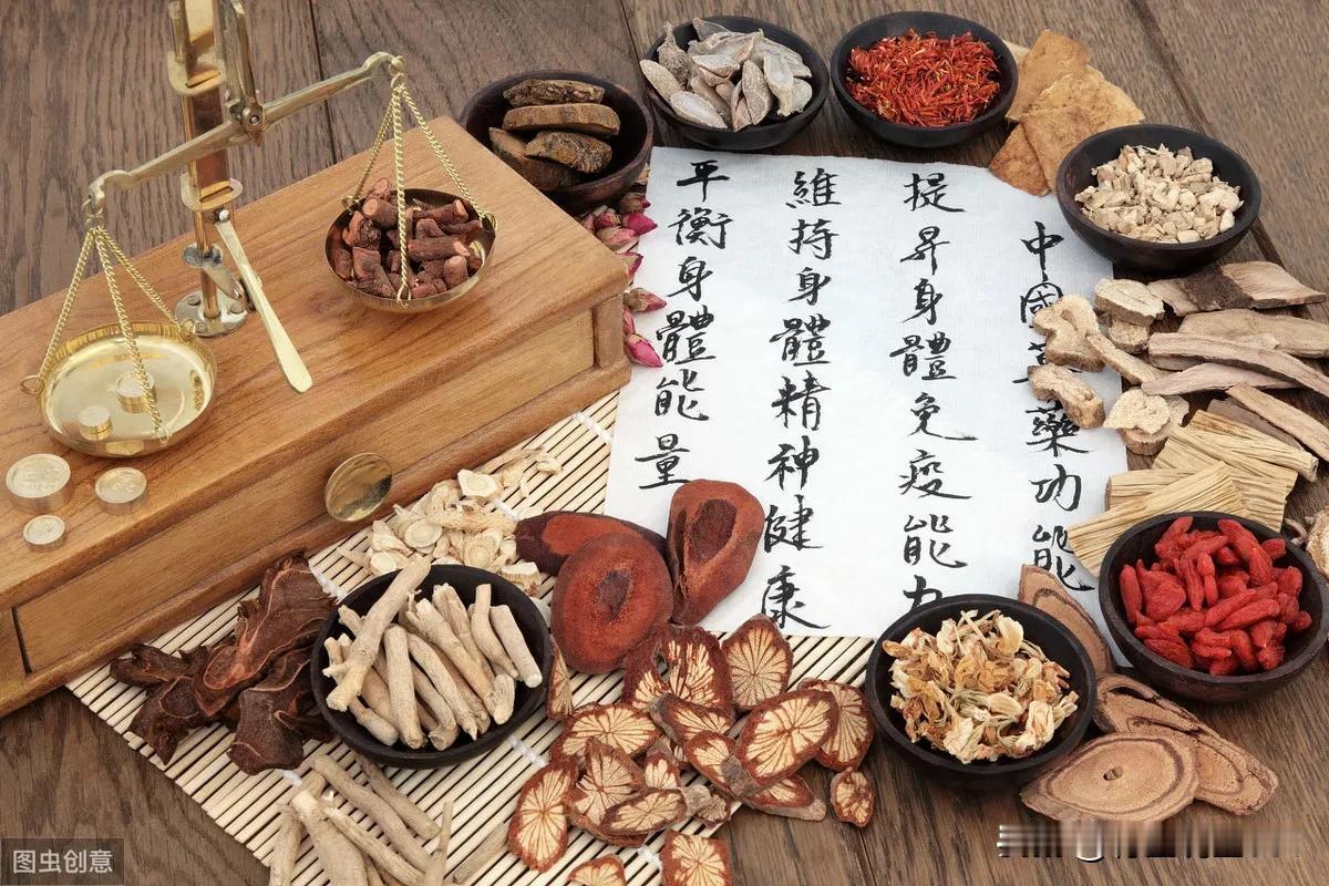 中药配伍的铁三角——健康调理的精准之道

在中医理论中，中药配伍是一门深奥而精细