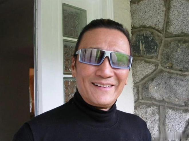 谢贤去世了，他不仅是最帅男演员谢霆锋的爸爸，更是一位非常著名的演员他曾为观众们带