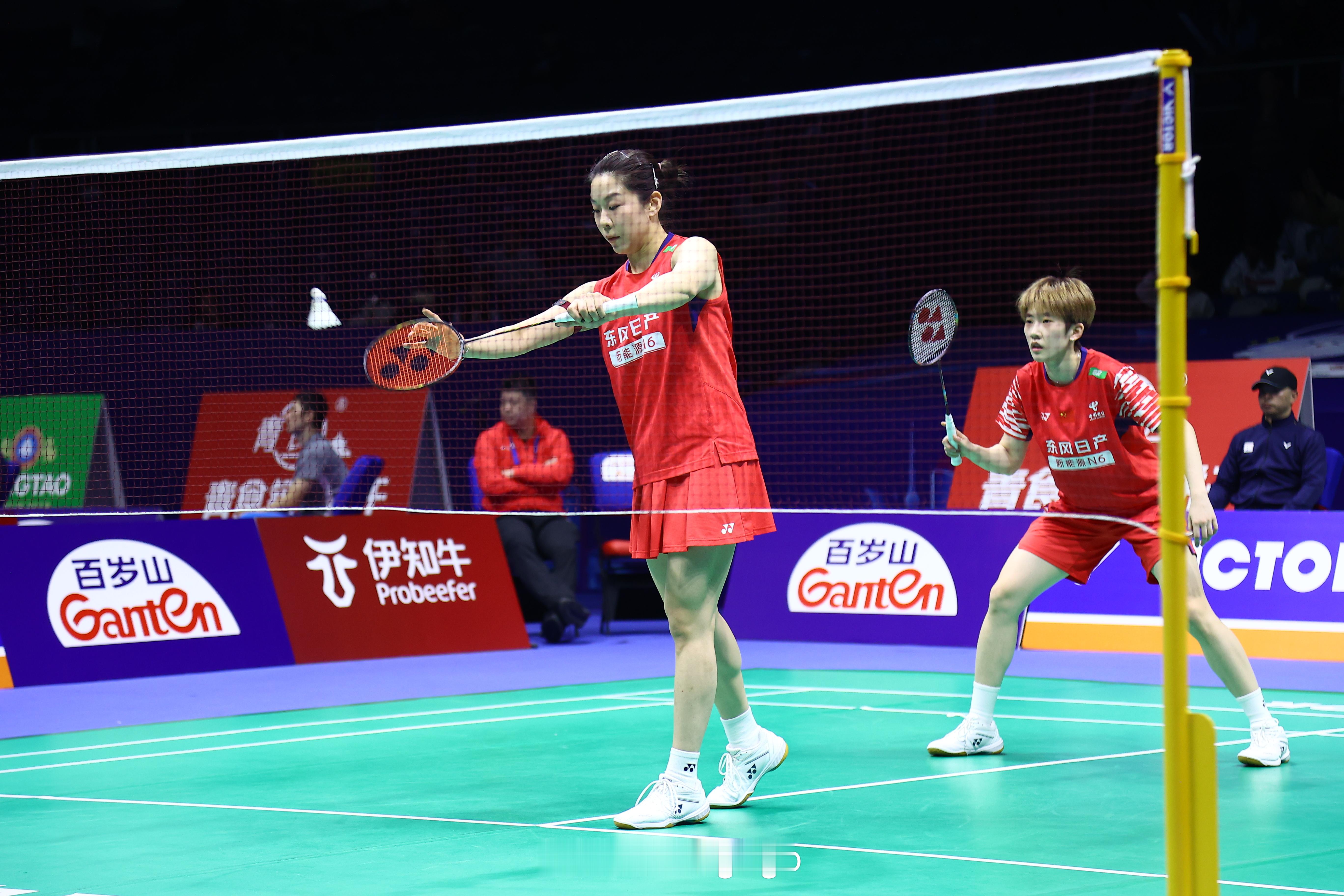 2026亚洲羽毛球团体锦标赛 恭喜中国队的姑娘们取得开门红！看到袁安琪膝盖上的护