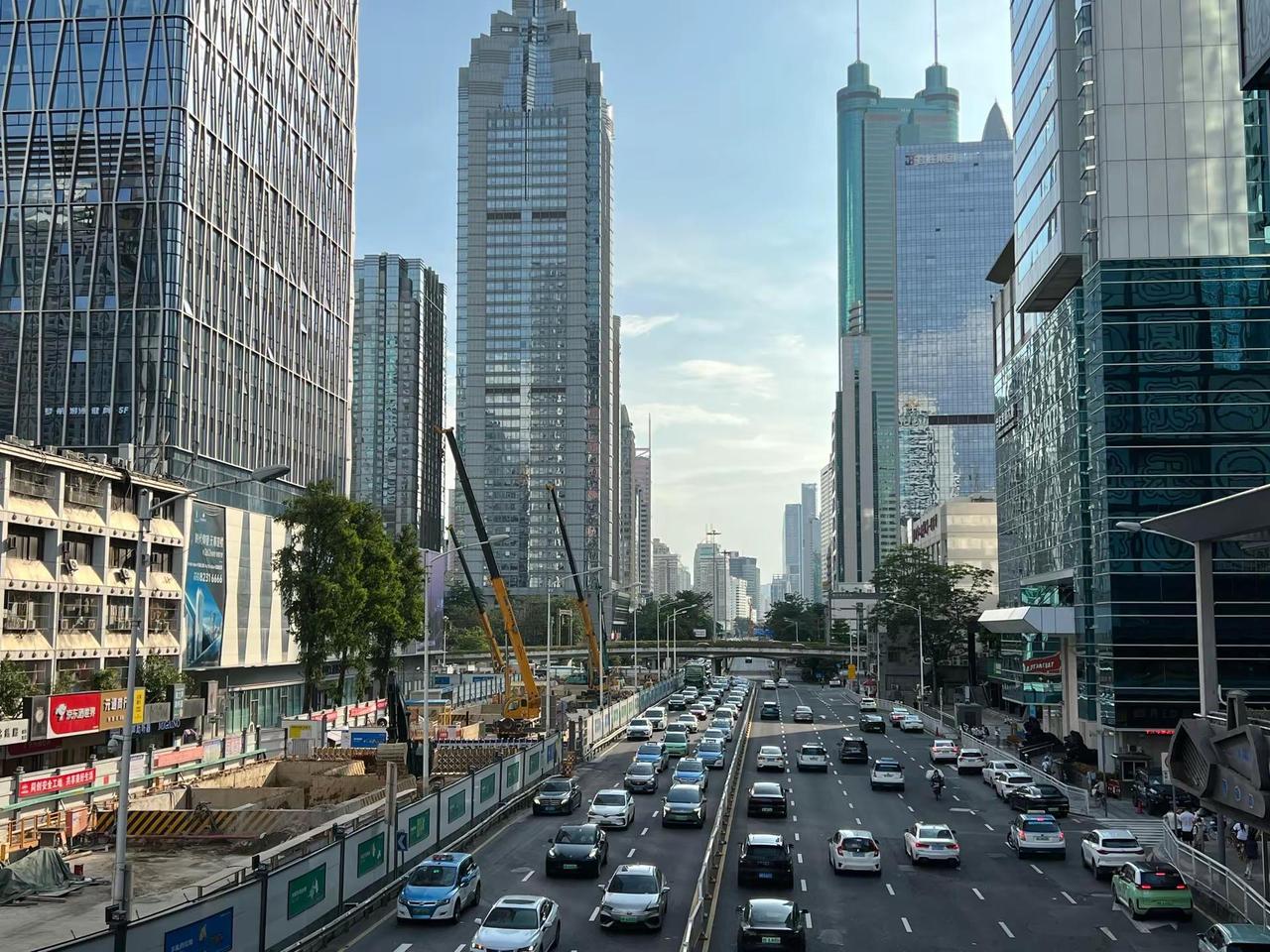 于海青：为何说深圳是一个充满自信的城市？ 在这座城市里，绝大部分人都不太喜欢攀比