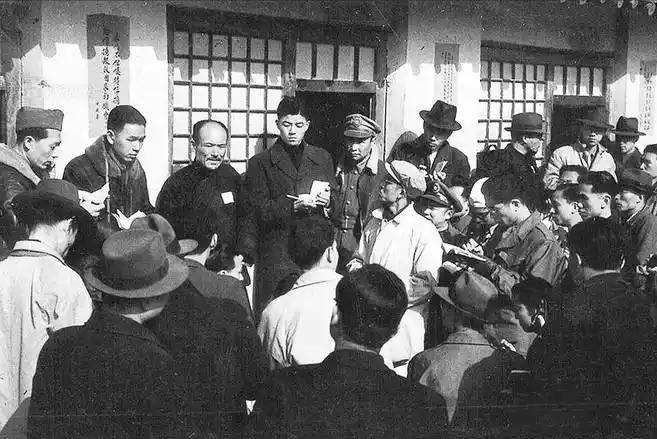 1947年延安主动撤离，竟把一名被审查的科长忘在了城里。胡宗南进城后他主动投敌—