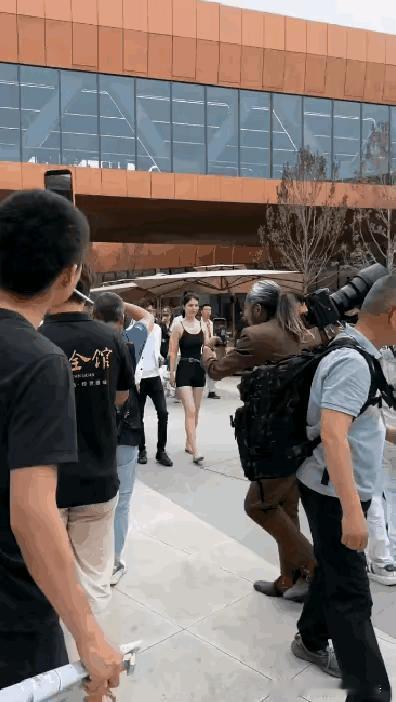 他为什么如此嚣张？