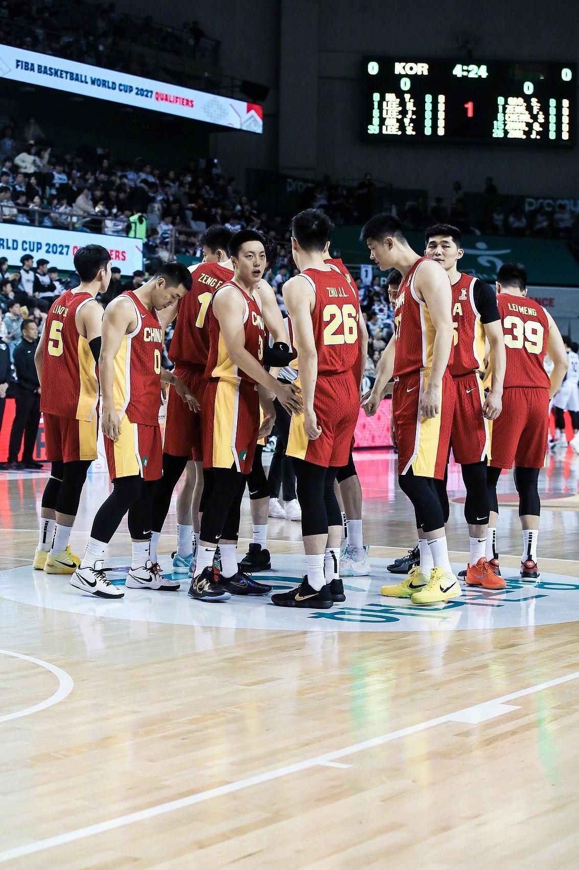 世亚预第一窗口期第一阶段，中国男篮76-90不敌韩国遭遇两连败。韩国男篮李政玹2