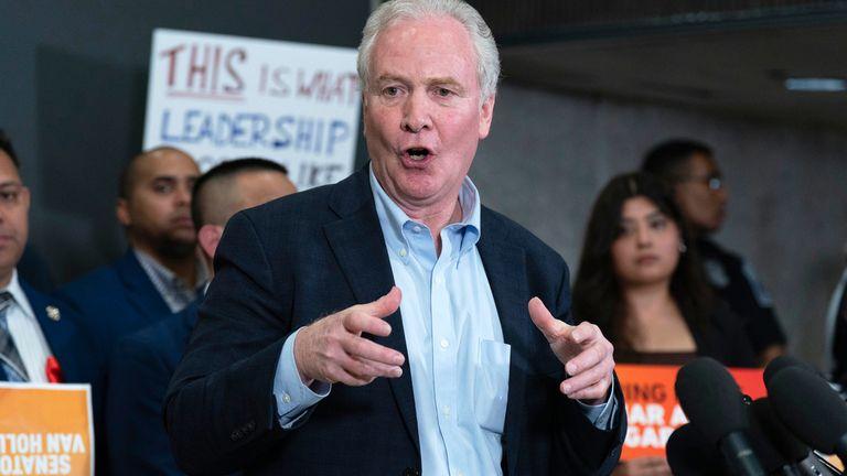 内塔尼亚胡等了特朗普40年！
特朗普确实什么都敢做，但美国人也什么都敢说，即使他