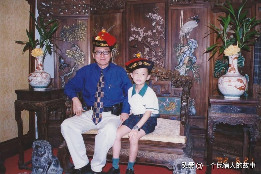 李敖头戴清帽照 这不得被皇汉出征啊
最近国家出台《民族团结法》，目的当然是为了中