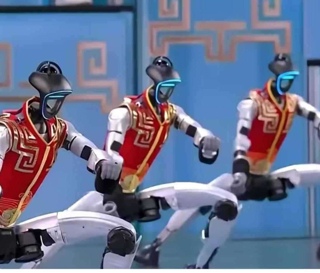 身轻如燕的舞姿，稳如泰山的武功，春节晚会上机器人的精彩表演，我们的科技实力已经从