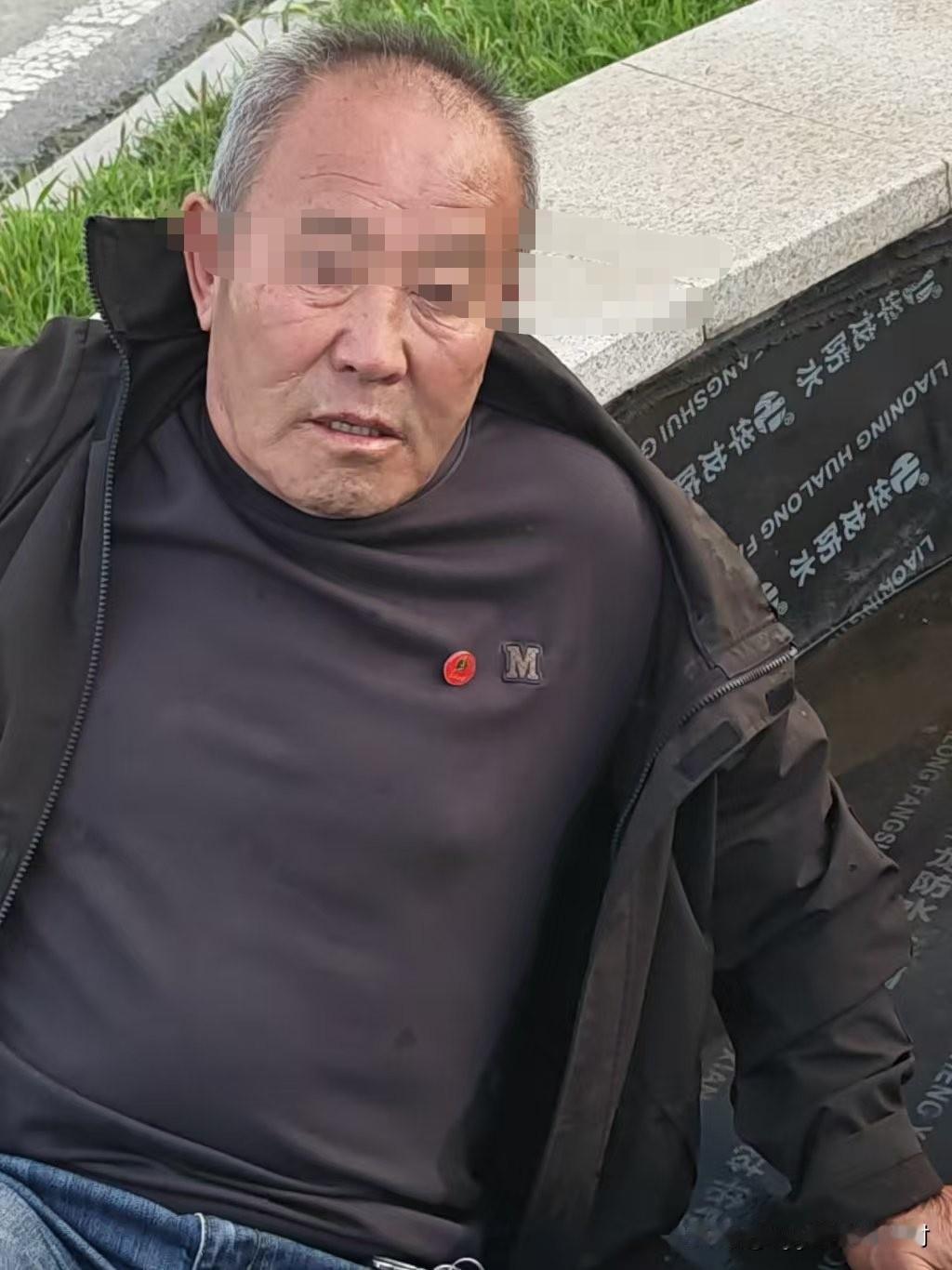 刚刚群里管家，发了一则寻人启事:“家人们，大叔喝多了！躺在四号岗水系里，请知情人