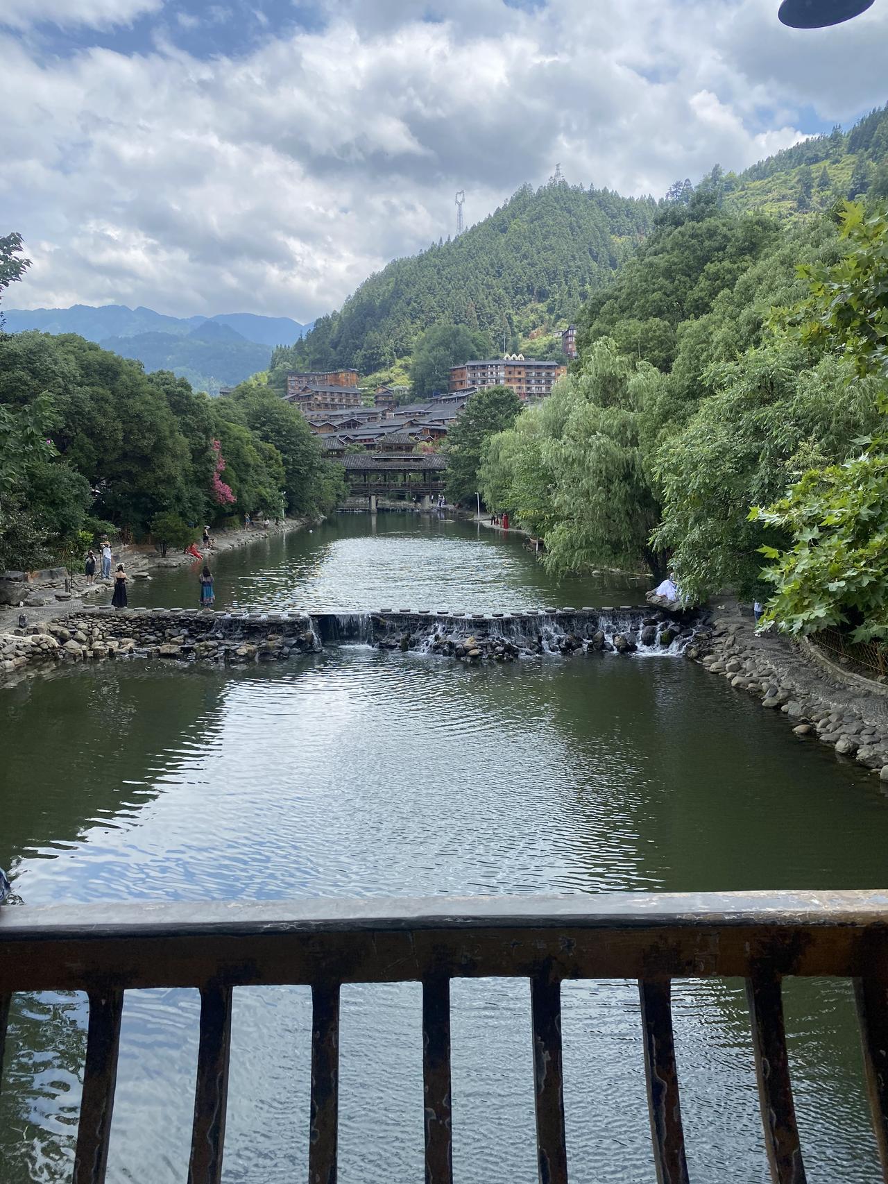 1. 经历与记忆
你走过的路、爱过的人、感受过的喜怒哀乐，这些独特的生命体验构成