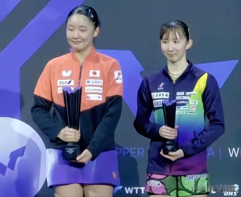 早田希娜比张本美和有风度！伦敦球星挑战赛颁奖典礼，早田希娜作为亚军率先登场，当主