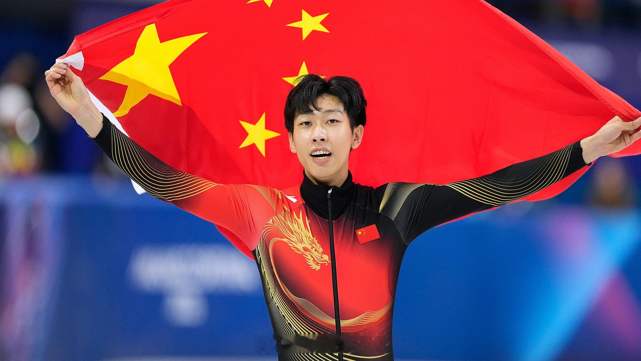 春晚团圆冬奥冲金咪咕除夕转不停 除夕夜，冬奥精彩赛事相伴春晚盛会，中国冰壶女队连