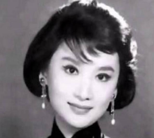 1912年，50岁的曹锟迎娶20岁的富家千金陈寒蕊。新婚夜，一番云雨过后，曹锟倒