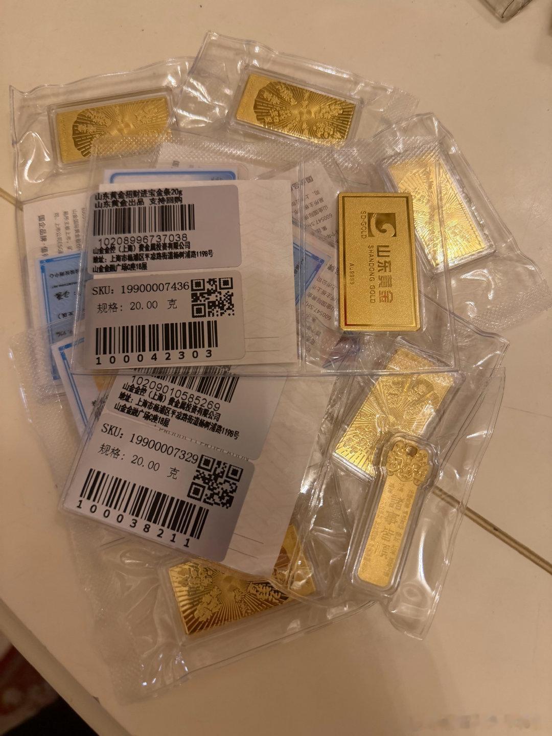 黄金 今天黄金下跌的原因很简单，因为我昨天晚上11点买了7根小金条，我一买它就跌