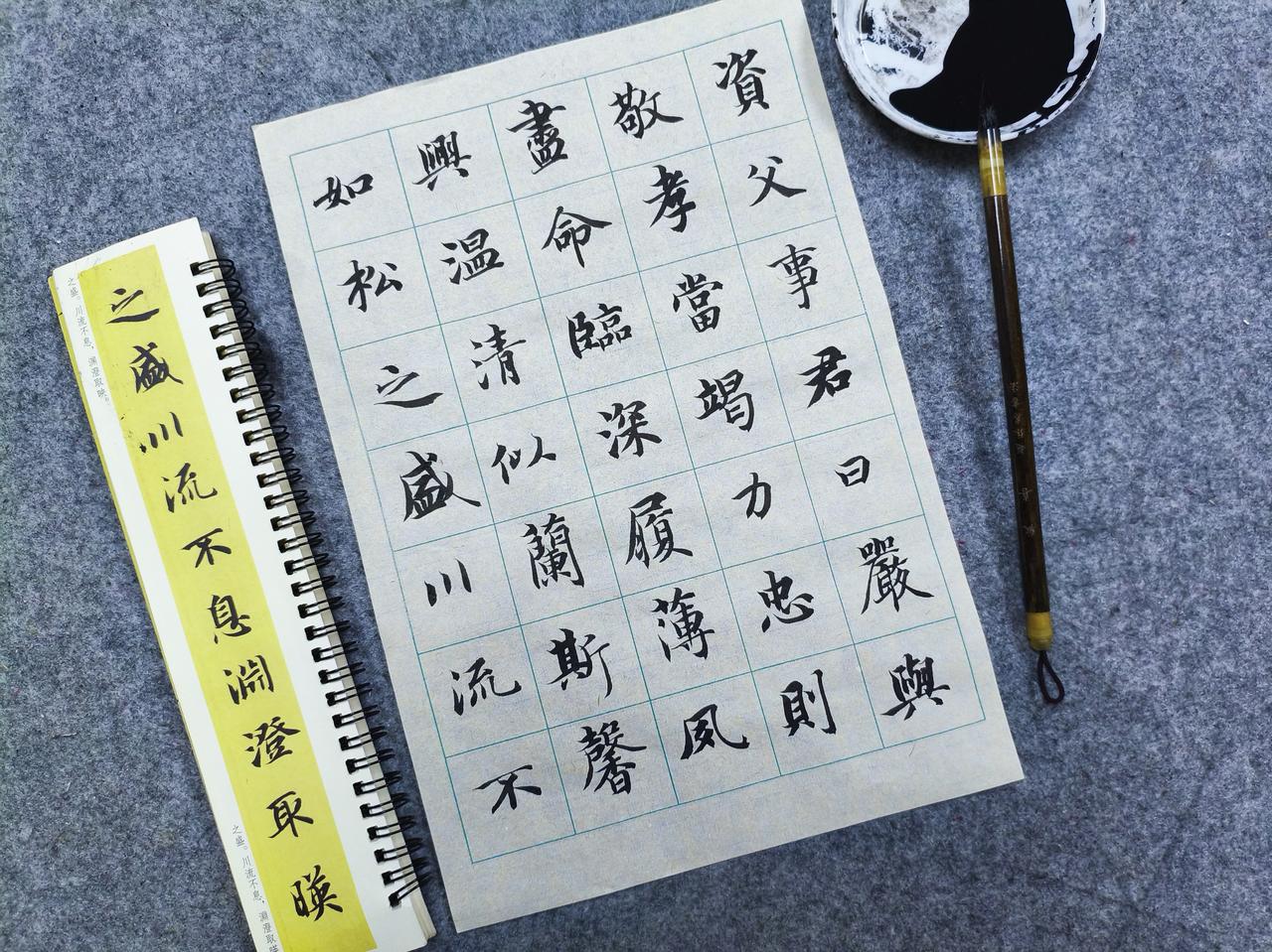 临习智永千字文楷书，字字端正温润，笔法清雅耐看。“藉甚无竟，学优登仕”短短八字，