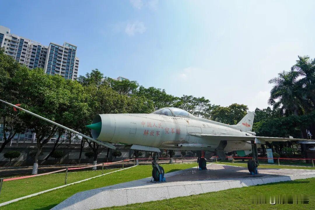 清远侨中要努力更要争气！众所周知，清远侨中教学楼、宿舍楼、新饭堂等建筑正拔地而起