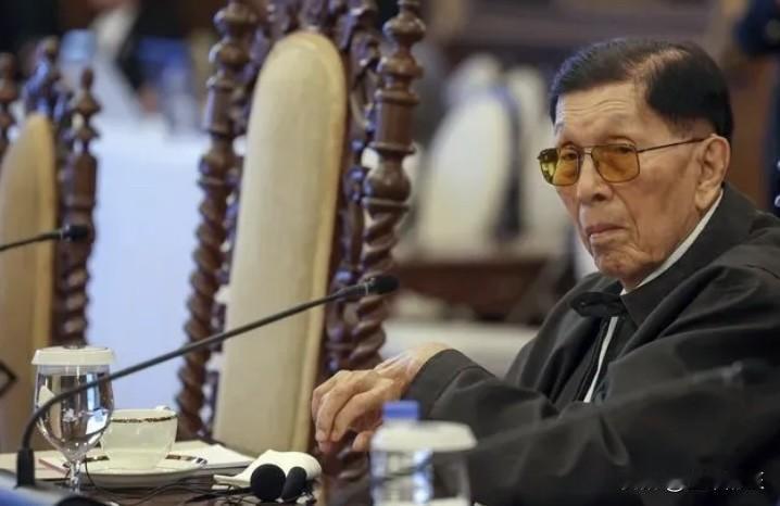 菲律宾国内人权组织和一些个人本周表达了反对将胡安·庞塞·恩里莱的遗骸埋葬在塔吉格