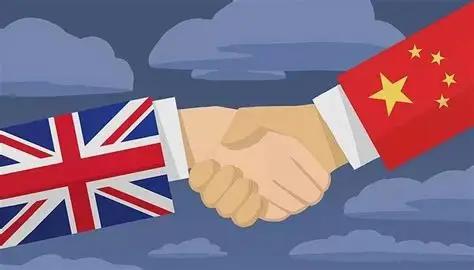 成了，中国和英国谈成了。7月28日，商务部长王文涛与英国新任商贸大臣雷诺兹举行视