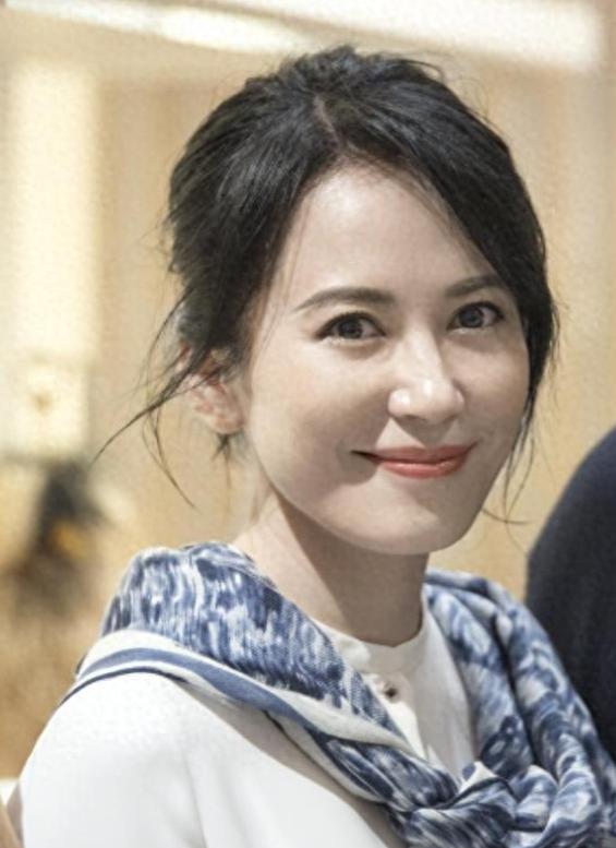 不结婚怎么解决生理需求？55岁至今单身的俞飞鸿，活成了人间清醒。55岁，单身，素