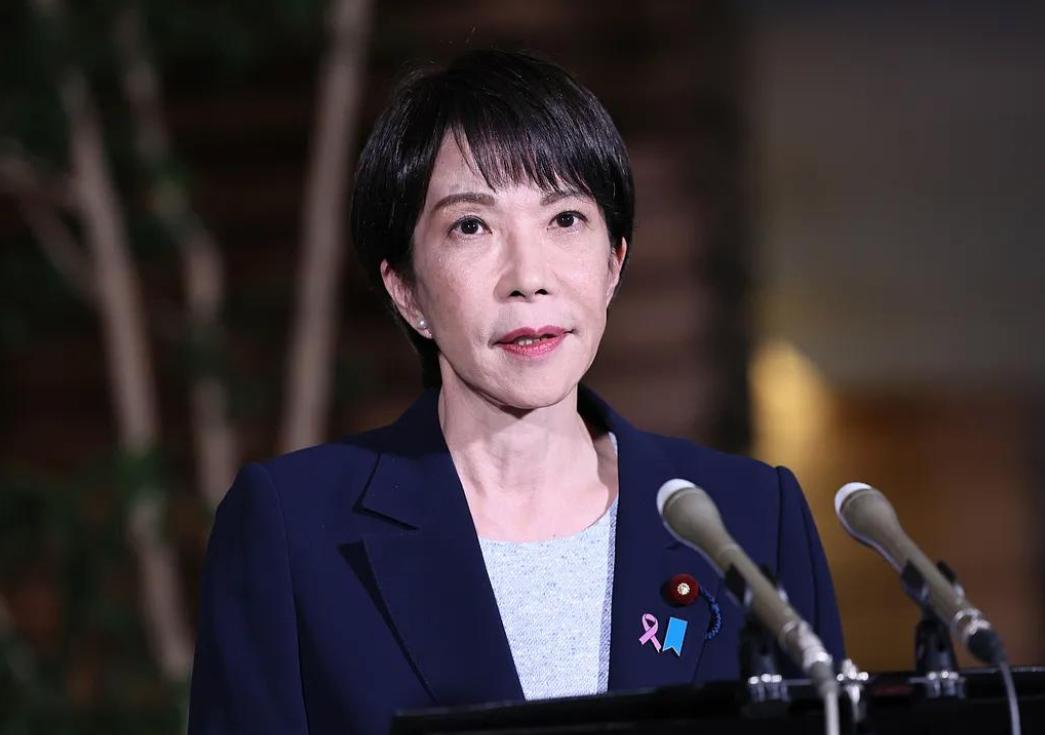 高市早苗这次居然踩刹车了。

8月15日就在眼前，日本媒体却放出消息：这位过去没