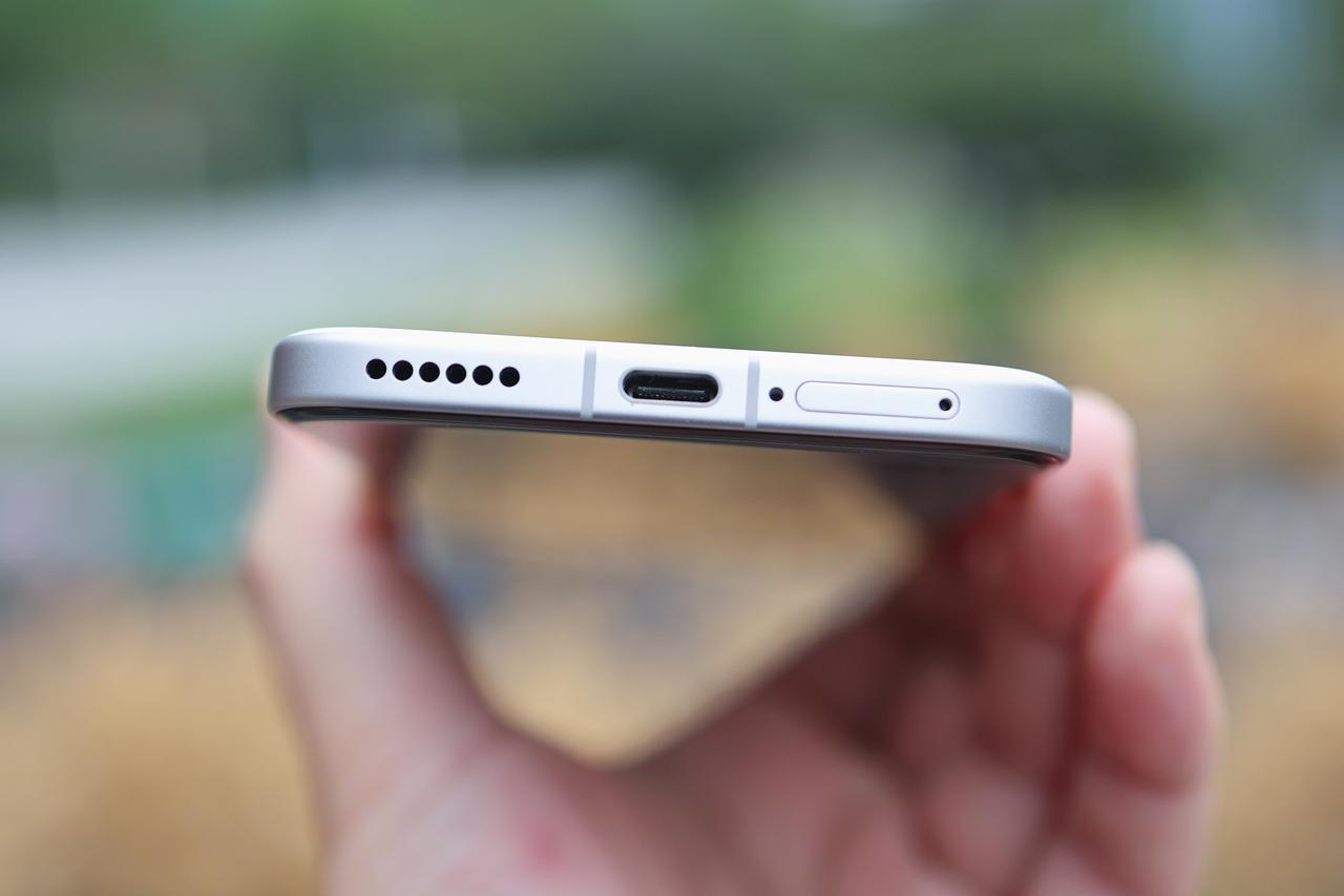 网传多家厂商在评估取消Type-C接口，连苹果都在考虑，为了做薄机身也是拼了。