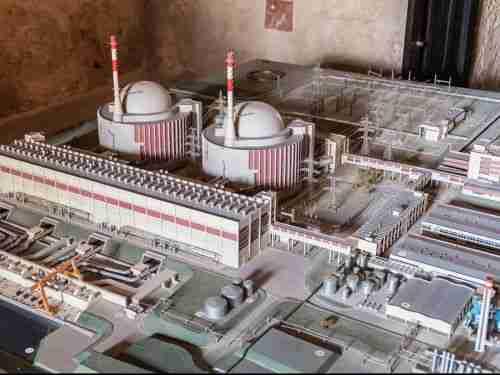 古巴再次陷入“全国黑暗”。
3月16日，国家电网全面断开，这个拥有约1100万人