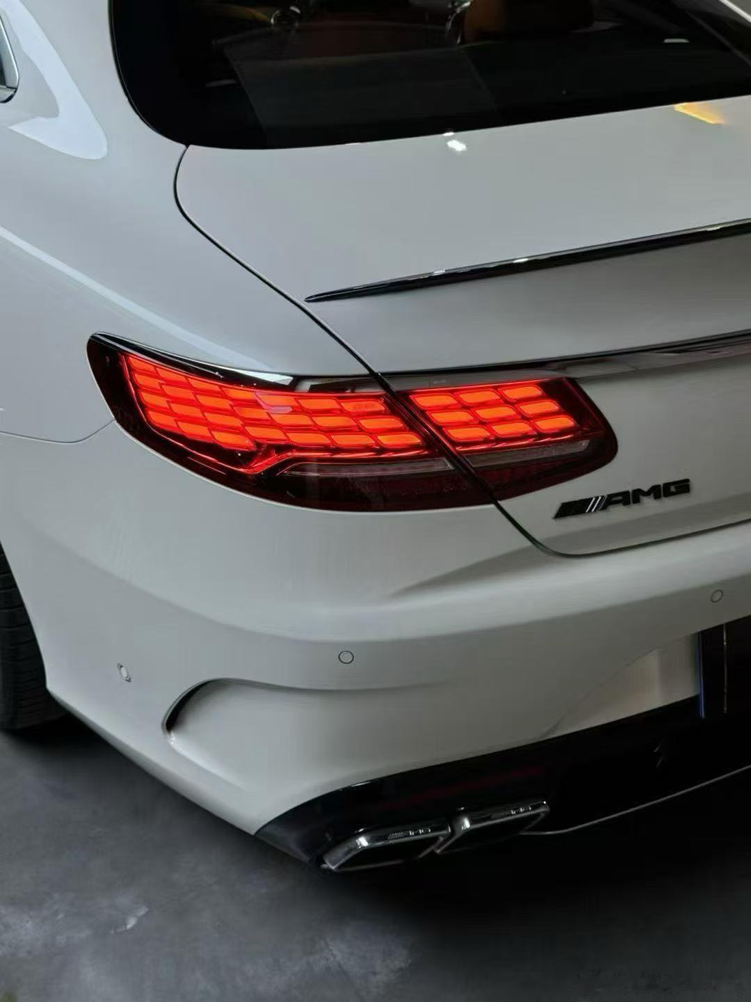 奔驰最美轿跑、奔驰AMG S63 Coupe，20年，3万7公里，白外棕内 