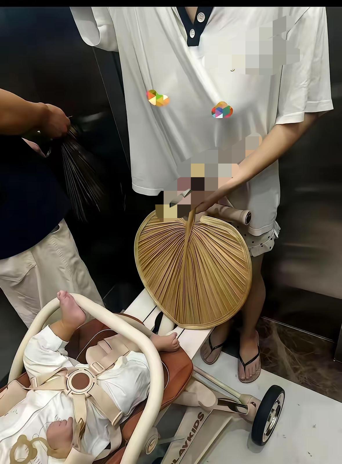 不穿内衣也能上热搜？
电梯里一喵一拍
直接评论区炸锅冲上热搜，
还有明星崔雪莉也