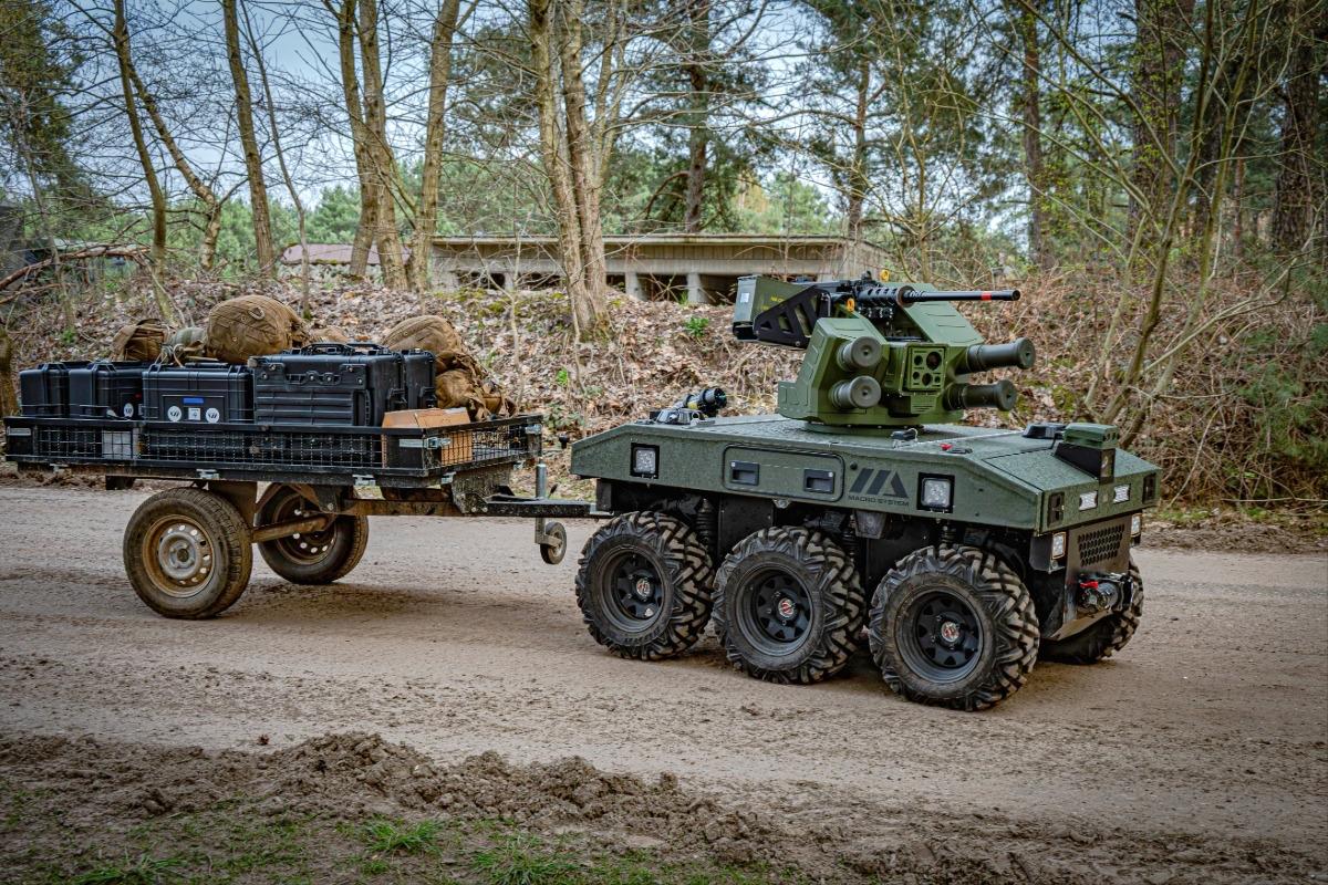 比利时武装部队刚刚进行了对该国来说的第一次无人地面车辆演习——在全天候野外行动中