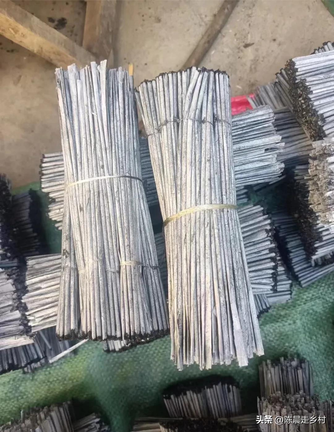 这个东西以前是元宵节孩子们的最爱

谁知道它叫什么？