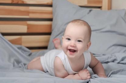 #研究称婴儿8个月就会撒谎#【人之初，性本“狡”？最新研究：婴儿8个月就会“撒谎